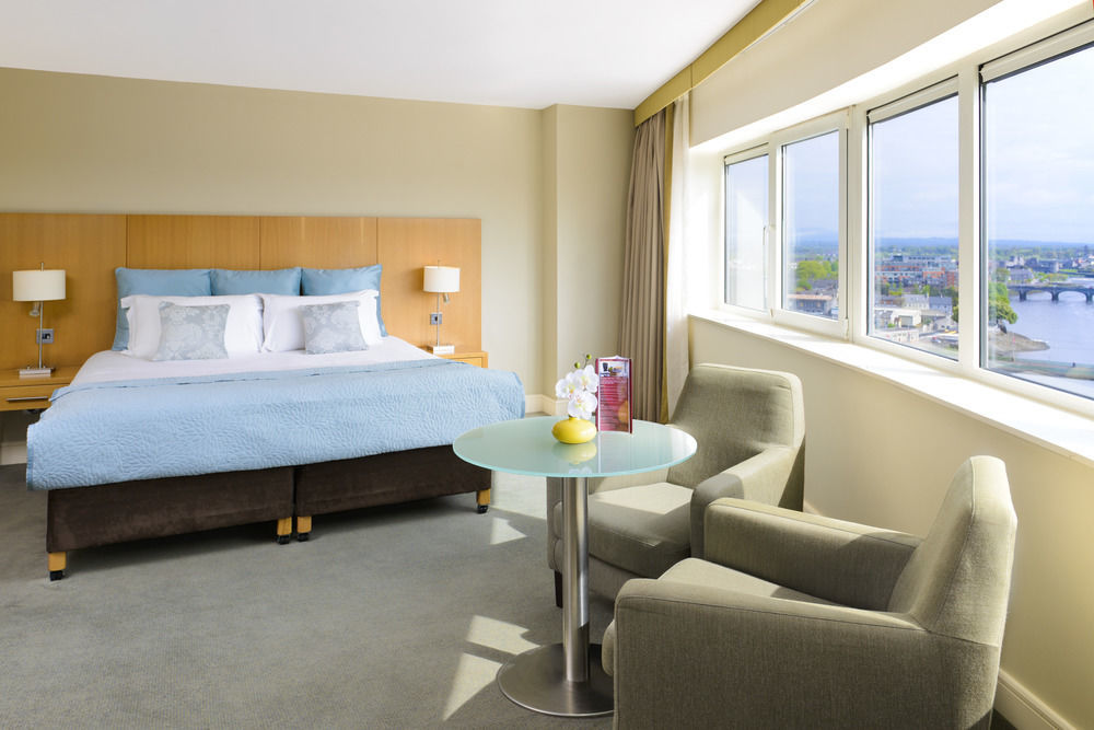 Clayton Hotel ลิเมอริค ภายนอก รูปภาพ